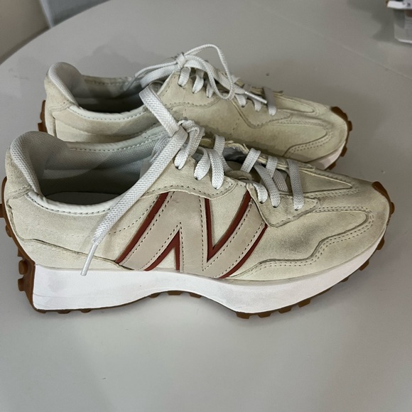 New Balance 327 Cream and Tan Sneakers - Picture 4 of 7